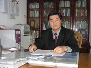 费新岸 湖北黄石二中校长