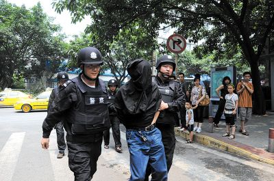 警方雷霆出击抓捕黑恶团伙嫌疑人