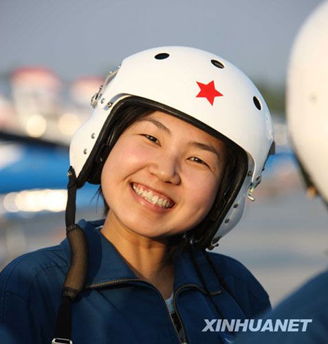 国庆阅兵首批战斗机女飞行员将飞过天安门(图)