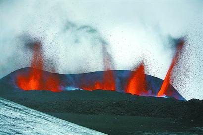 火山二人口_火山爆发图片(3)