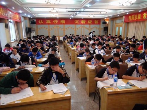 奥林匹克数学竞赛集训完美谢幕 学生获益良多