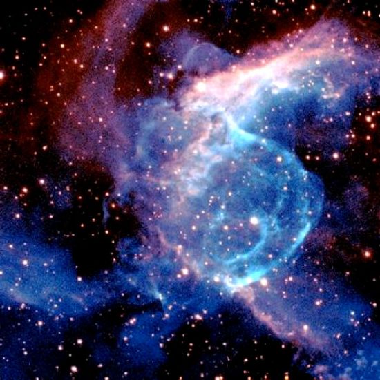 解开神秘宇宙泡泡之谜:大质量恒星物质抛射形成