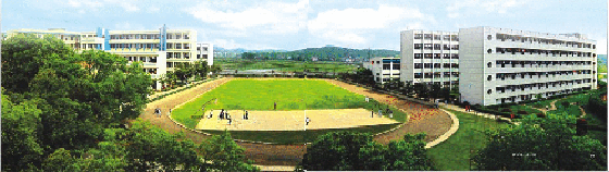 湖南省第一批现代教育技术实验学校;2002年成为株洲市规范化完全中学