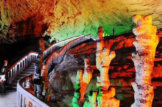 中国最美五大溶洞:黄龙洞