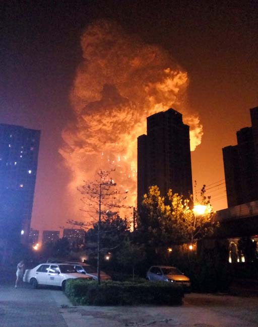 [8.12天津滨海新区爆炸]天津滨海新区爆炸现场 火光似“蘑菇云”