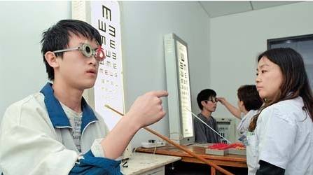北京高考考生9成视力不良已经成为普遍通病_