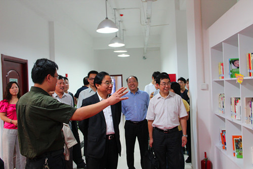 凤凰集团董事长刘营|凤凰集团董事长陈海燕莅临学科网指导工作