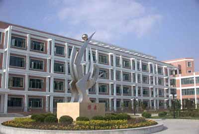 上海市罗泾中学