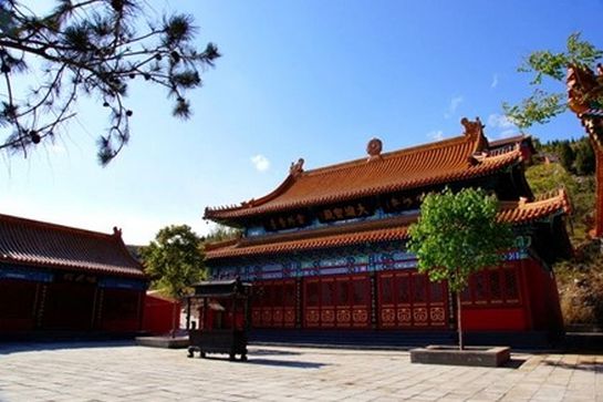 载:"桃花山,上有泉绕山而下,清浅可爱,泉之上有桃花寺