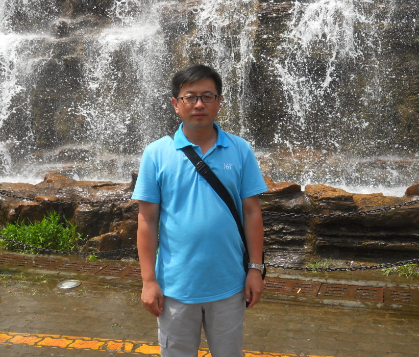 邵明山,就职于吉林省桦甸市第四中学,中学高级教师