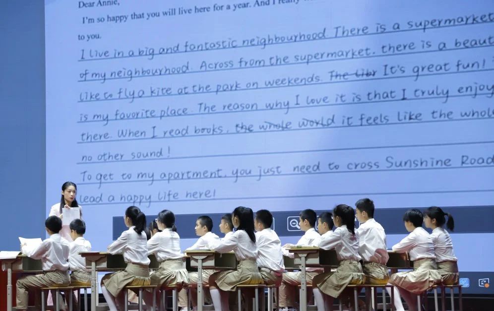 工作室在“第十届全国中小学英语学科与数字化教学深度融合高级研讨会”上做优秀课例展示(图1)